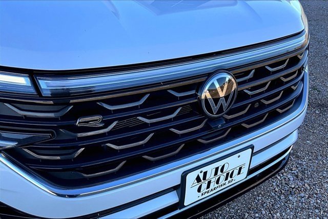 Used 2024 Volkswagen Atlas SEL Premium R-Line image 34