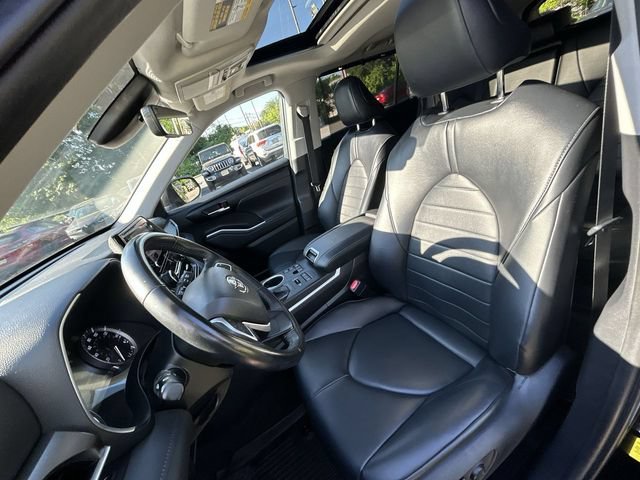 Used 2023 Toyota Highlander XLE AWD/4WD image 15