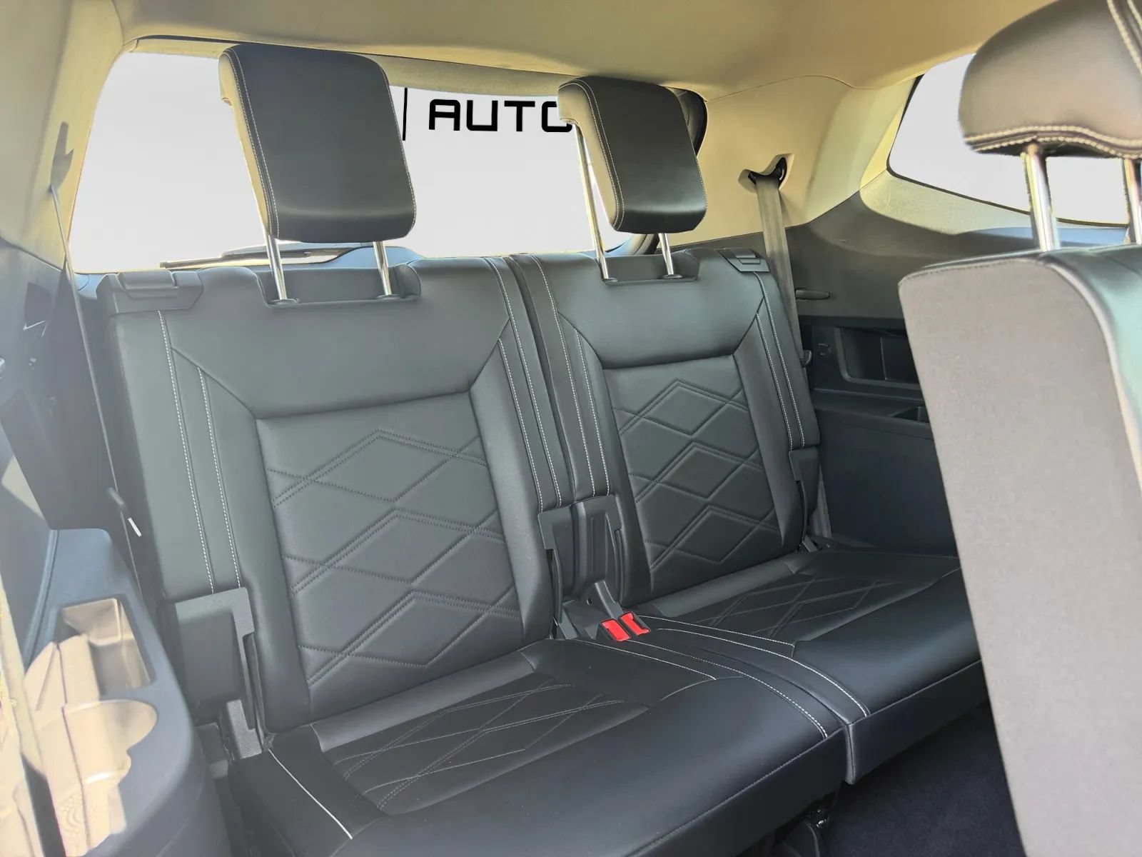 Used 2024 Volkswagen Atlas SE AWD/4WD image 32