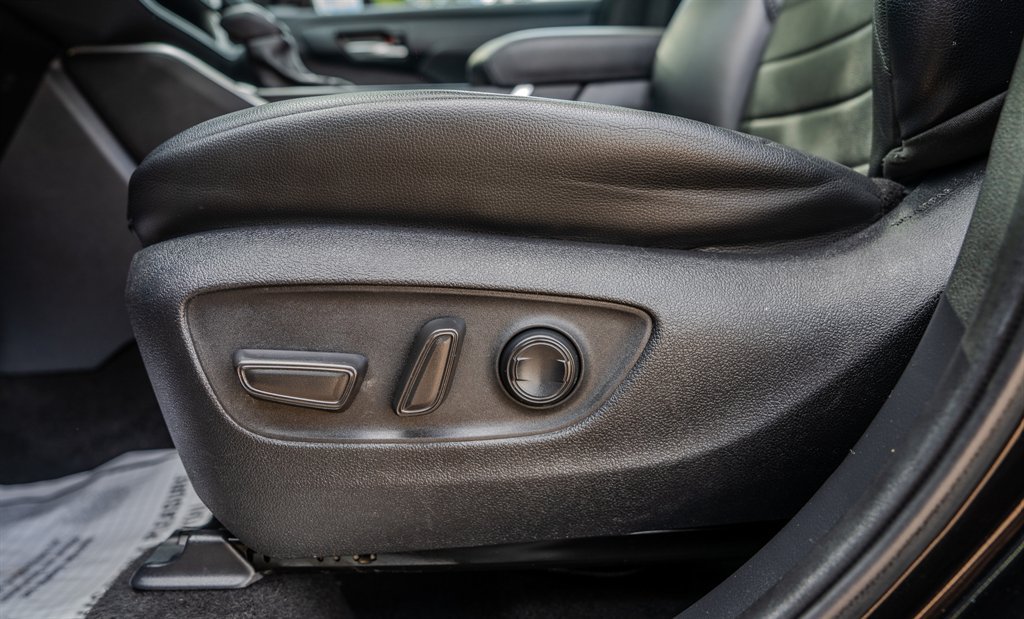 Used 2023 Toyota Highlander XLE FWD image 26