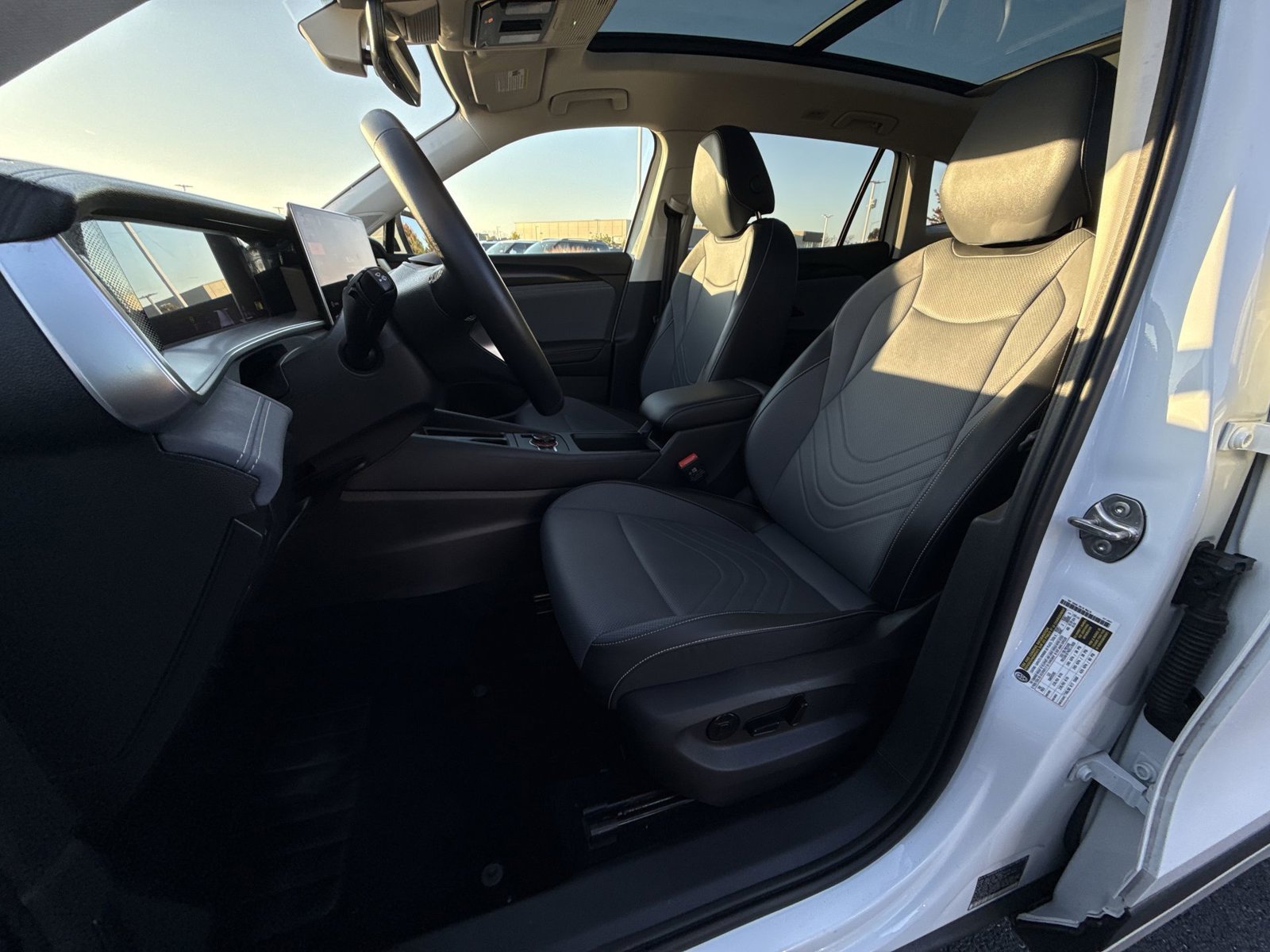 Used 2026 Volkswagen Tiguan SE AWD/4WD image 13