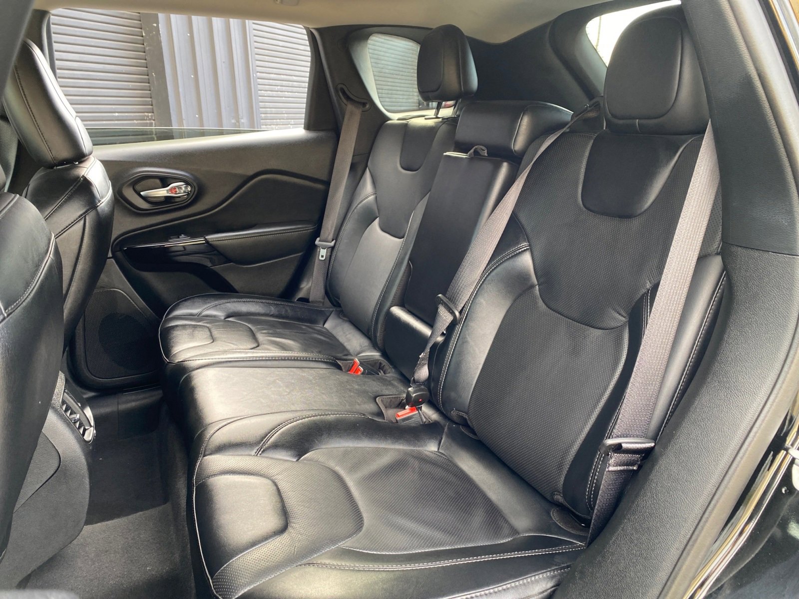 Used 2023 Jeep Cherokee Altitude Lux image 18