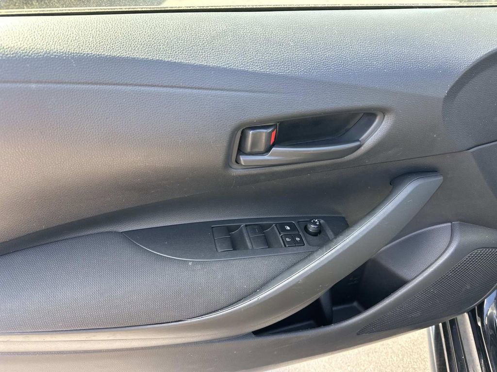 Used 2025 Toyota Corolla LE FWD image 15