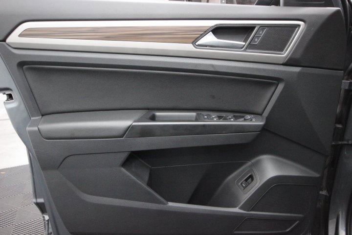 Used 2021 Volkswagen Atlas SE w/ Towing Package image 11