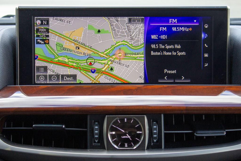 Used 2021 Lexus LX 570 4WD w/ Luxury Package image 17