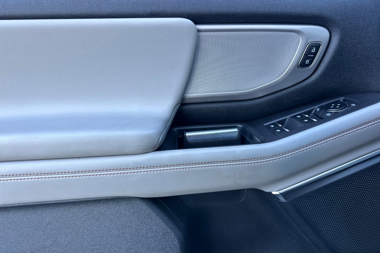 Used 2025 Ford Expedition Active image 10