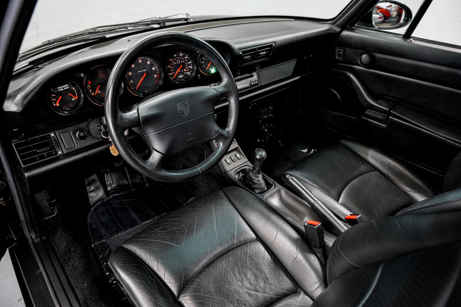 Used 1995 Porsche 911 Carrera RWD image 9