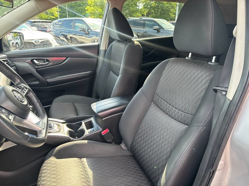 Used 2018 Nissan Rogue SV AWD/4WD image 16
