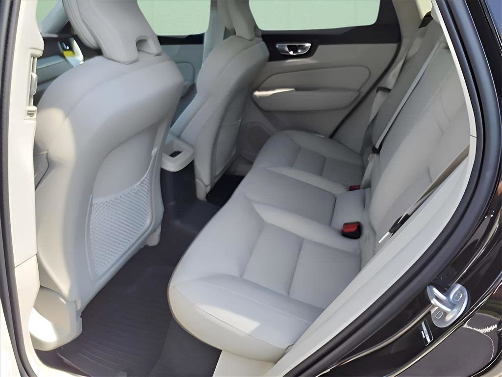 Used 2025 Volvo XC60 T8 Plus w/ Protection Package Premier image 16