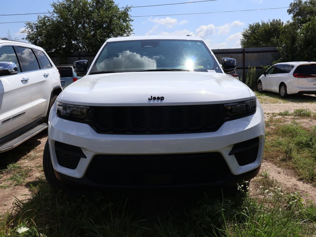 Used 2024 Jeep Grand Cherokee Altitude AWD/4WD image 7