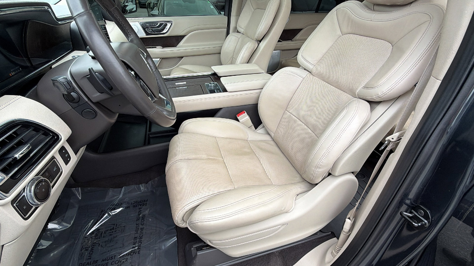 Used 2021 Lincoln Navigator Reserve w/ Luxury Package image 16