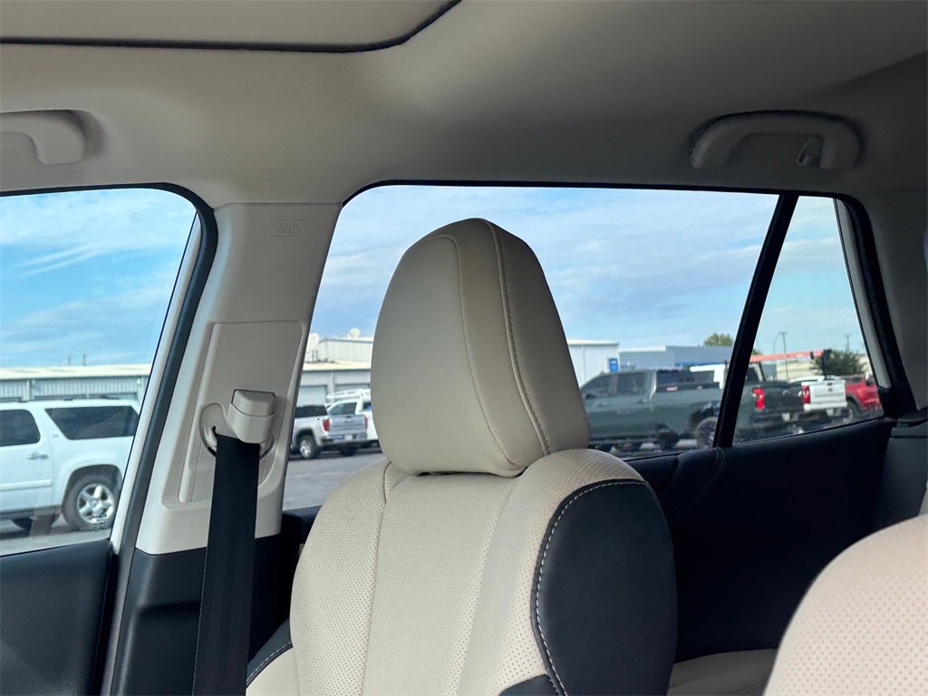 Used 2025 Subaru Outback Limited image 14