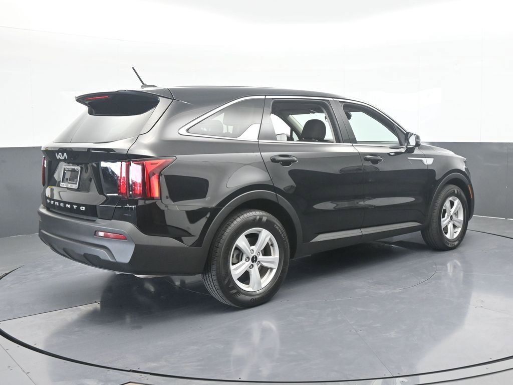 Used 2022 Kia Sorento LX image 6