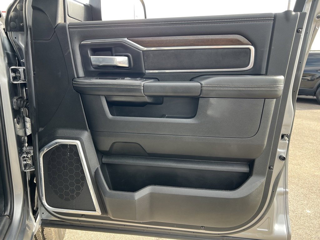 Used 2022 RAM 2500 Laramie w/ Body Color Bumper Group image 29