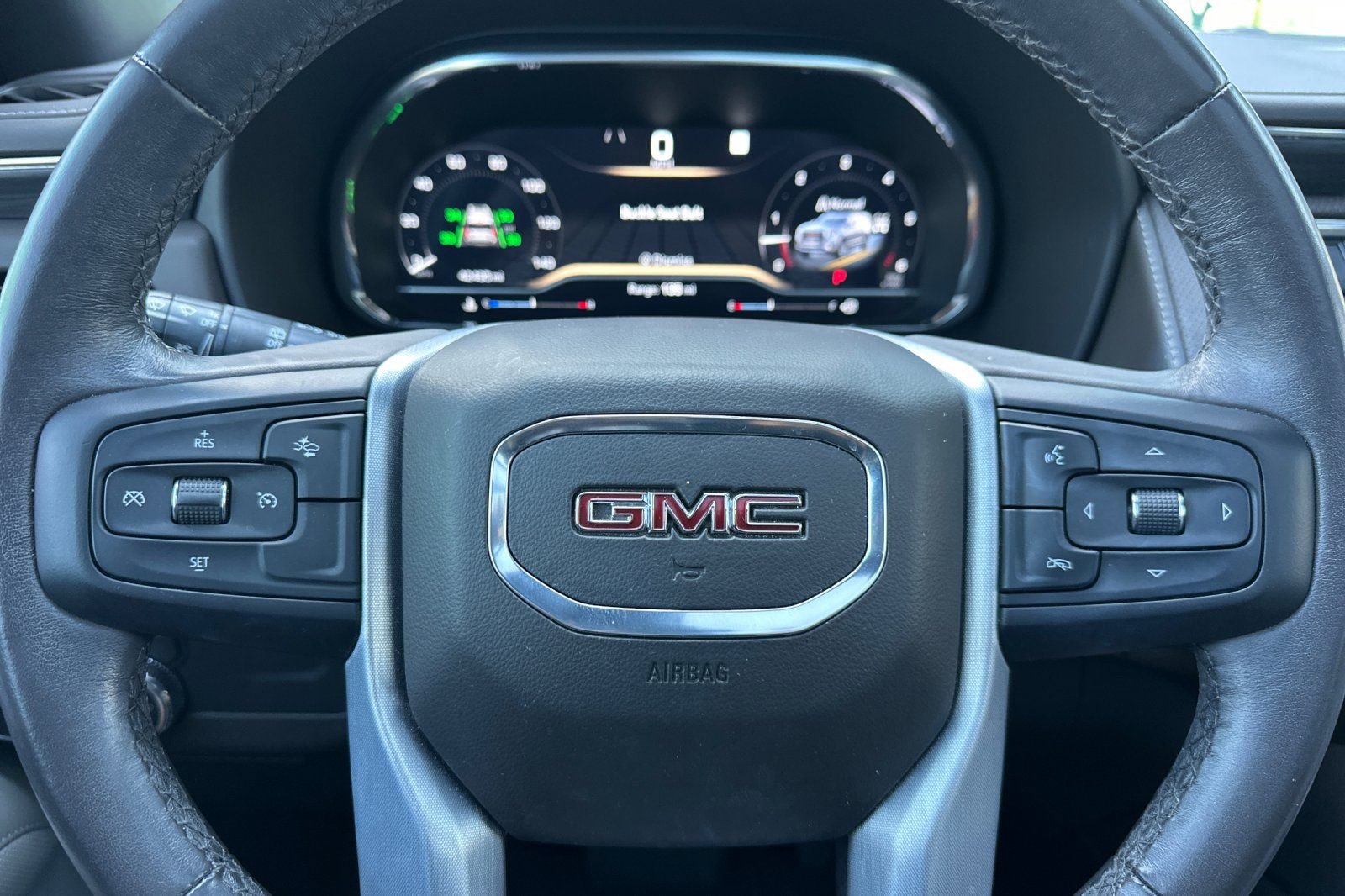 Used 2023 GMC Yukon SLT AWD/4WD image 35