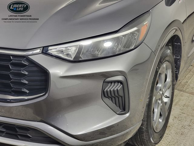 Used 2023 Ford Escape ST-Line w/ Tech Pack #1 AWD/4WD image 10