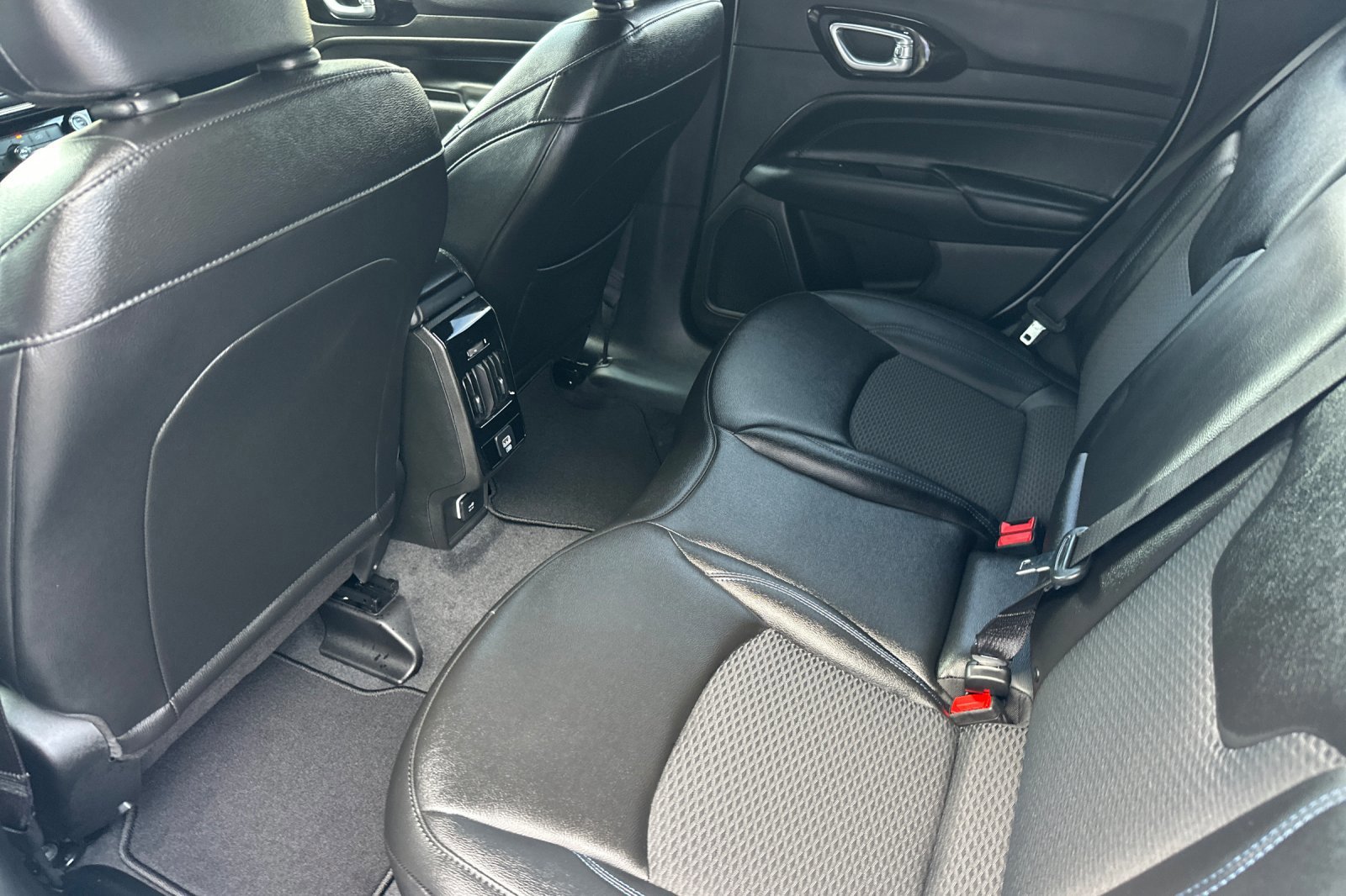 New 2025 Jeep Compass Latitude w/ Altitude Special Edition image 12