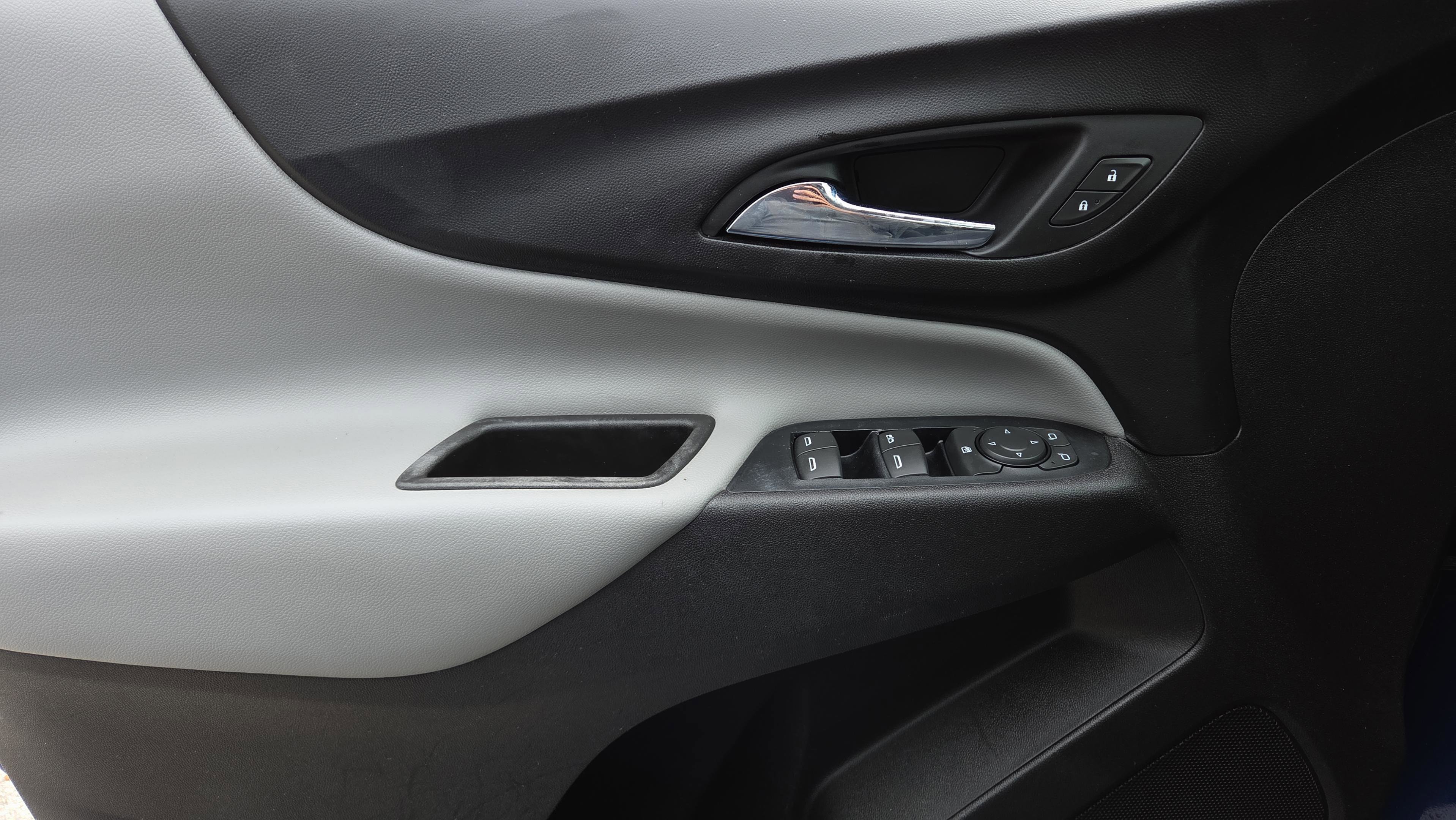 Used 2019 Chevrolet Equinox LS image 35