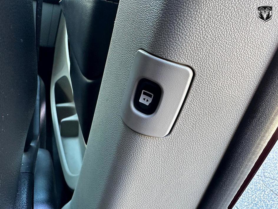 Used 2019 Dodge Grand Caravan SXT image 26