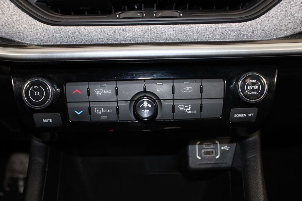 Used 2024 Jeep Compass Latitude image 37