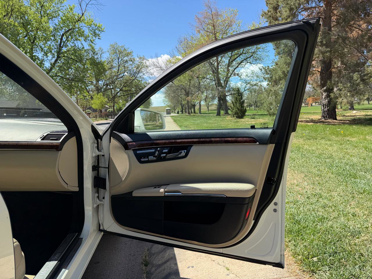Used 2011 Mercedes-Benz S 550 4MATIC image 17