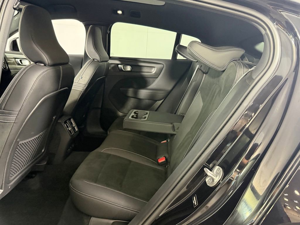 Used 2023 Volvo C40 P8 Recharge Ultimate image 25