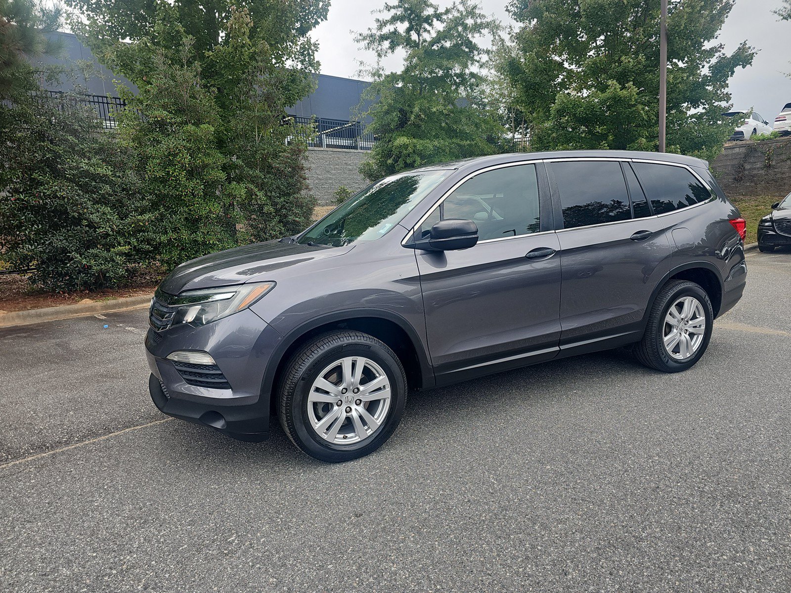 Used 2016 Honda Pilot LX image 1