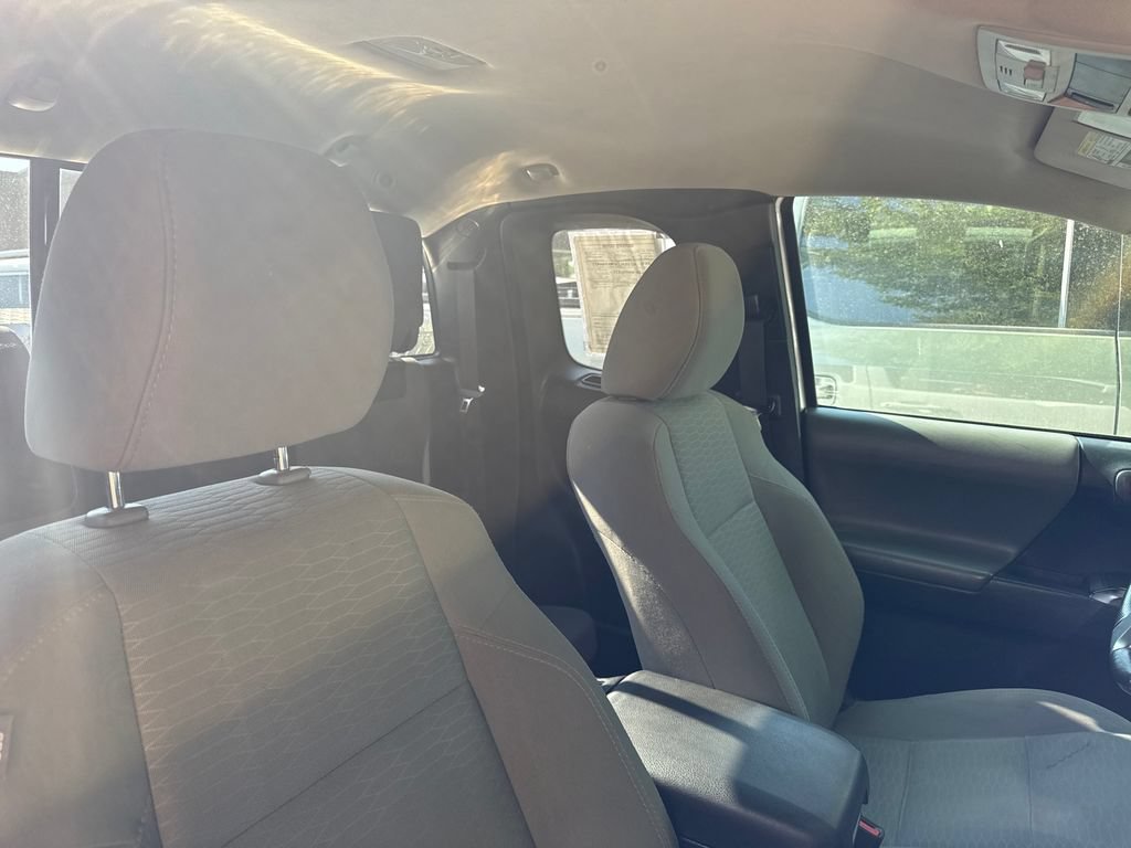 Used 2018 Toyota Tacoma SR5 AWD/4WD image 14