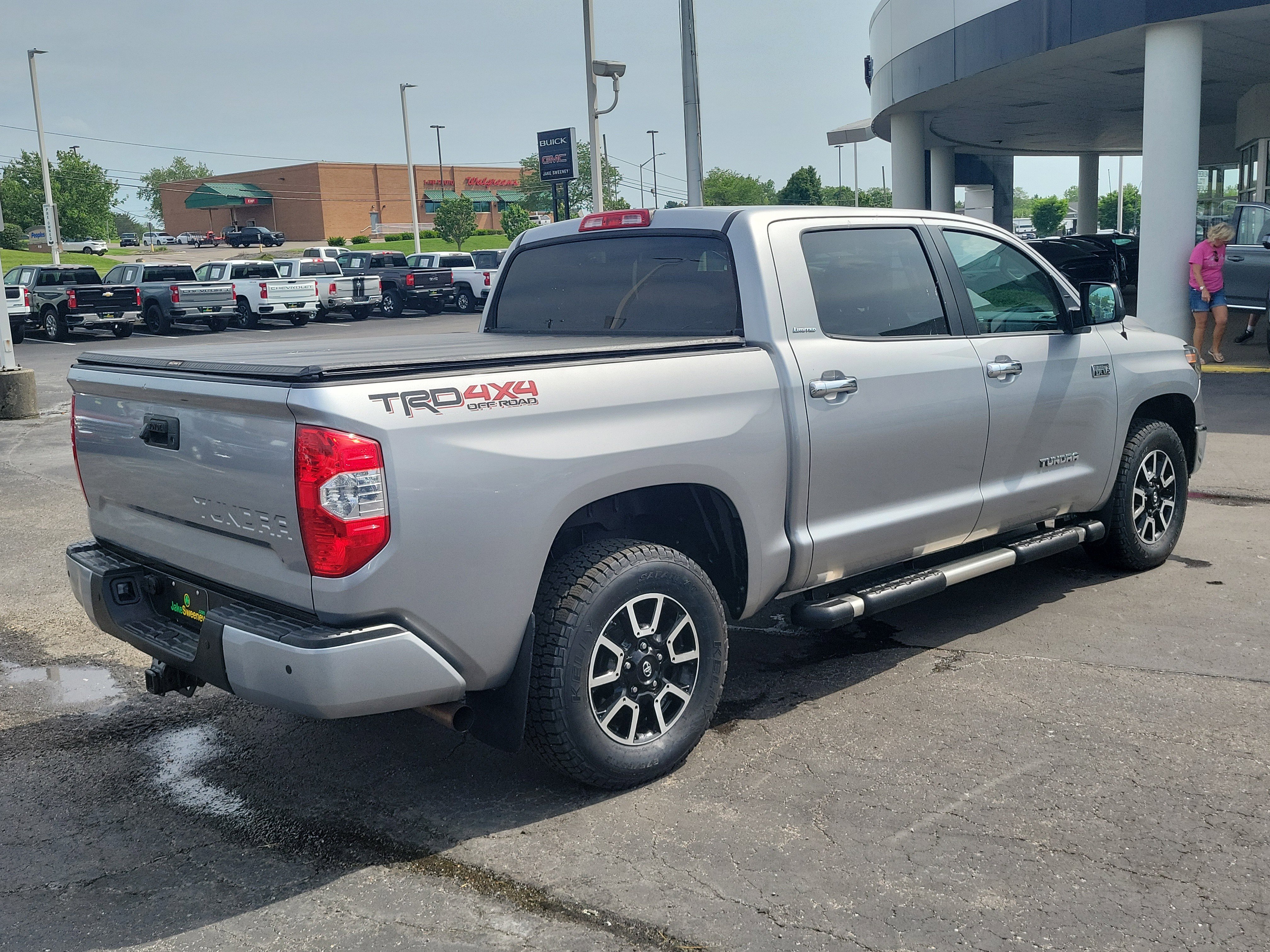 Used 2019 Toyota Tundra Limited w/ Limited Premium Package AWD/4WD image 4