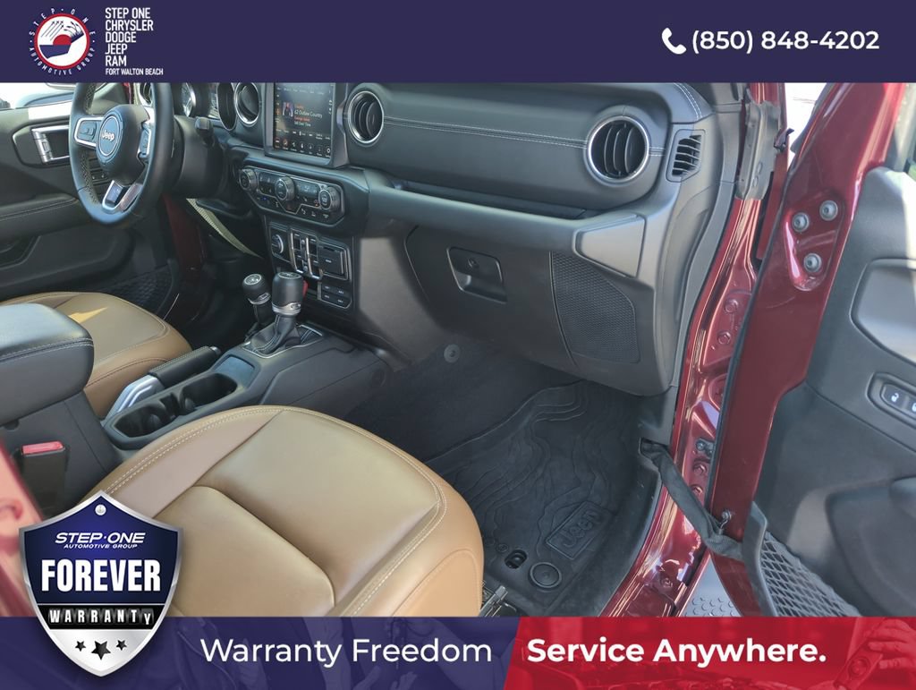 Used 2021 Jeep Wrangler Unlimited Sahara w/ Cold Weather Group AWD/4WD image 33