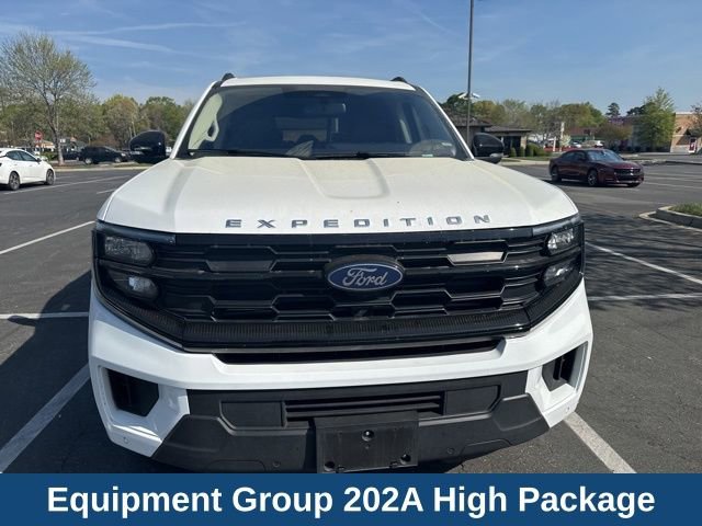 Used 2025 Ford Expedition Active image 3
