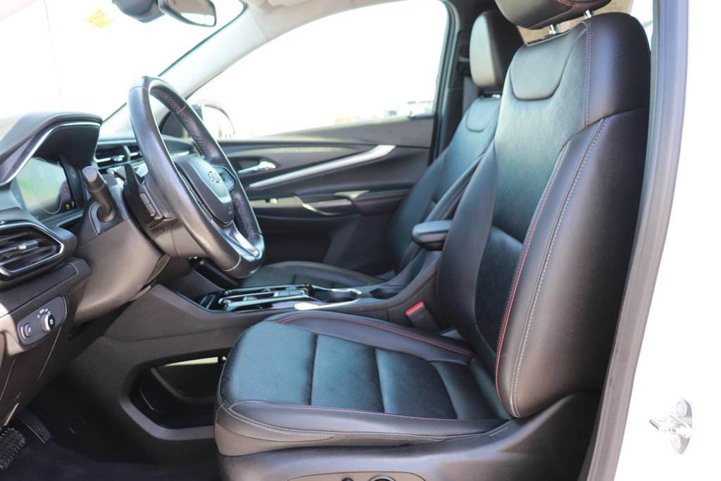 Used 2023 Chevrolet Bolt EUV LT w/ Convenience Package FWD image 11