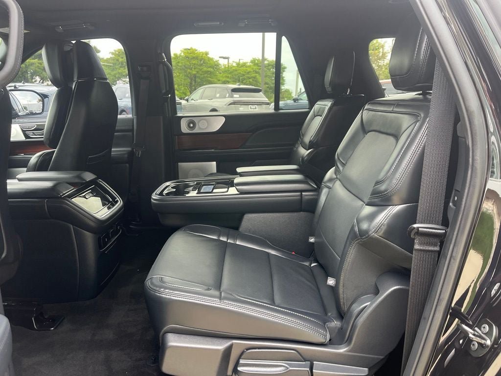 Certified 2024 Lincoln Navigator L Reserve AWD/4WD image 13