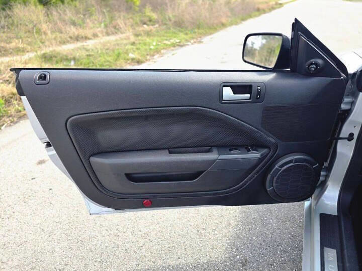 Used 2006 Ford Mustang GT Premium image 10