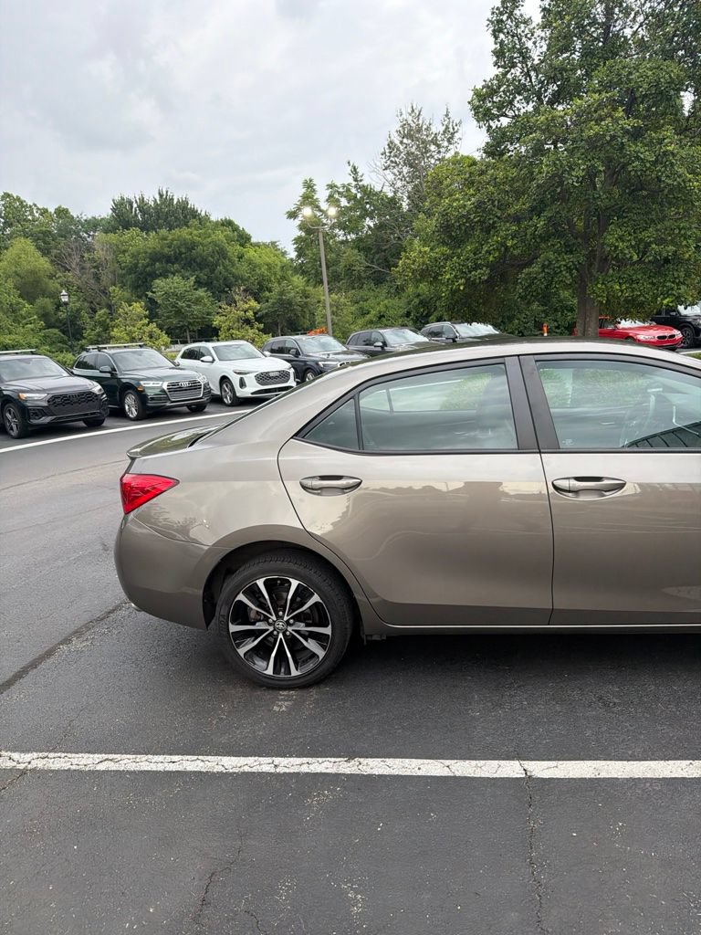 Used 2017 Toyota Corolla SE w/ Carpet Mat Package (TMS) FWD image 4
