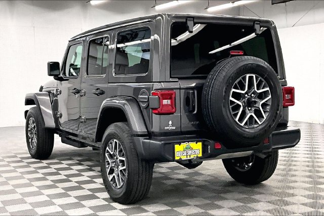 Used 2026 Jeep Wrangler Unlimited Sahara AWD/4WD image 2