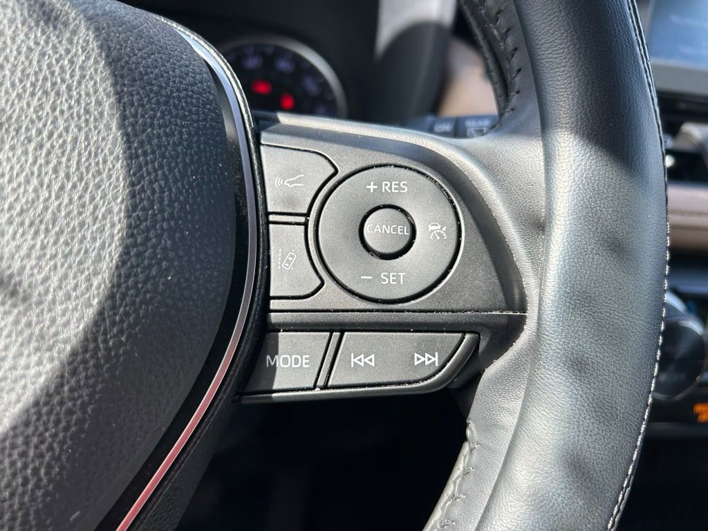 Used 2019 Toyota RAV4 XLE Premium image 19