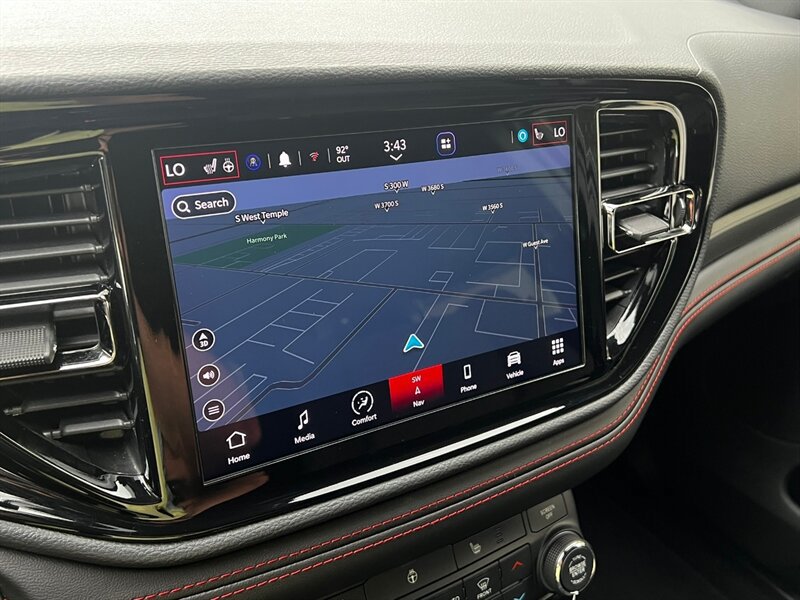 Used 2025 Dodge Durango GT AWD/4WD image 33