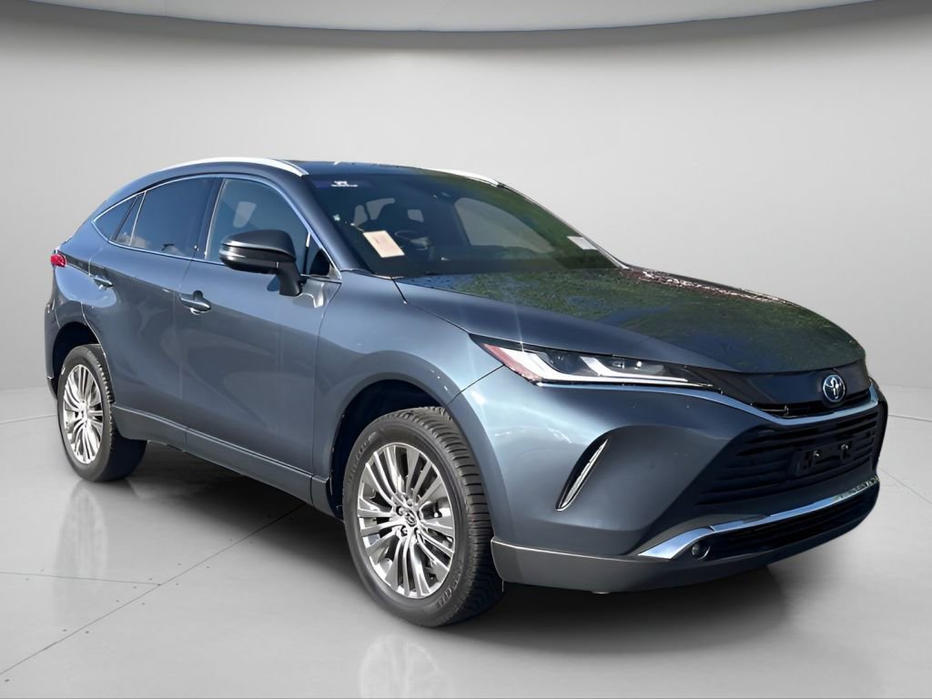 Used 2023 Toyota Venza XLE AWD/4WD image 2