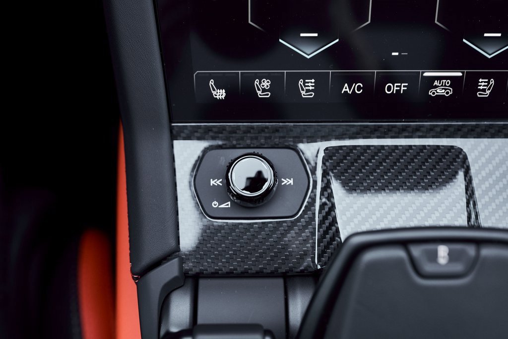 Used 2025 Lamborghini Urus SE image 69