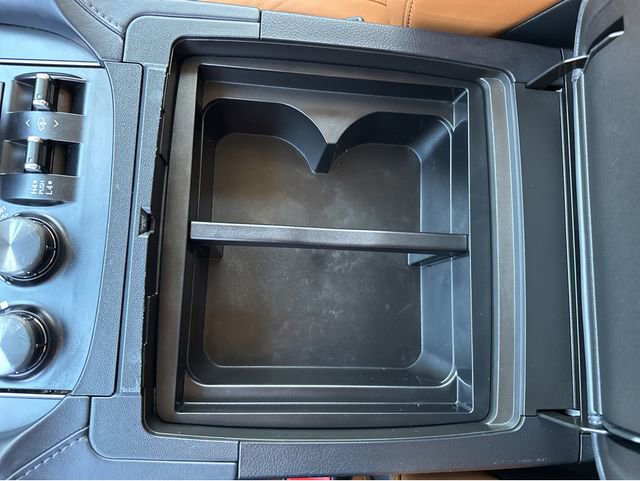 Used 2021 Lexus LX 570 4WD w/ Luxury Package image 26