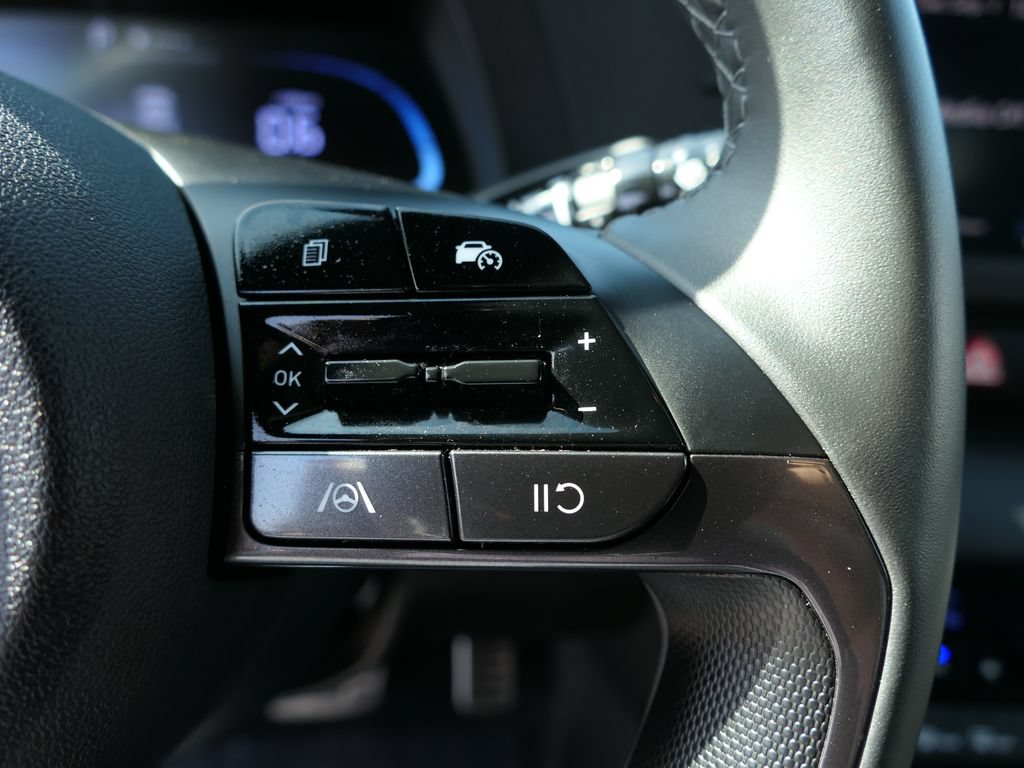 Used 2025 Hyundai Elantra Sport FWD image 14