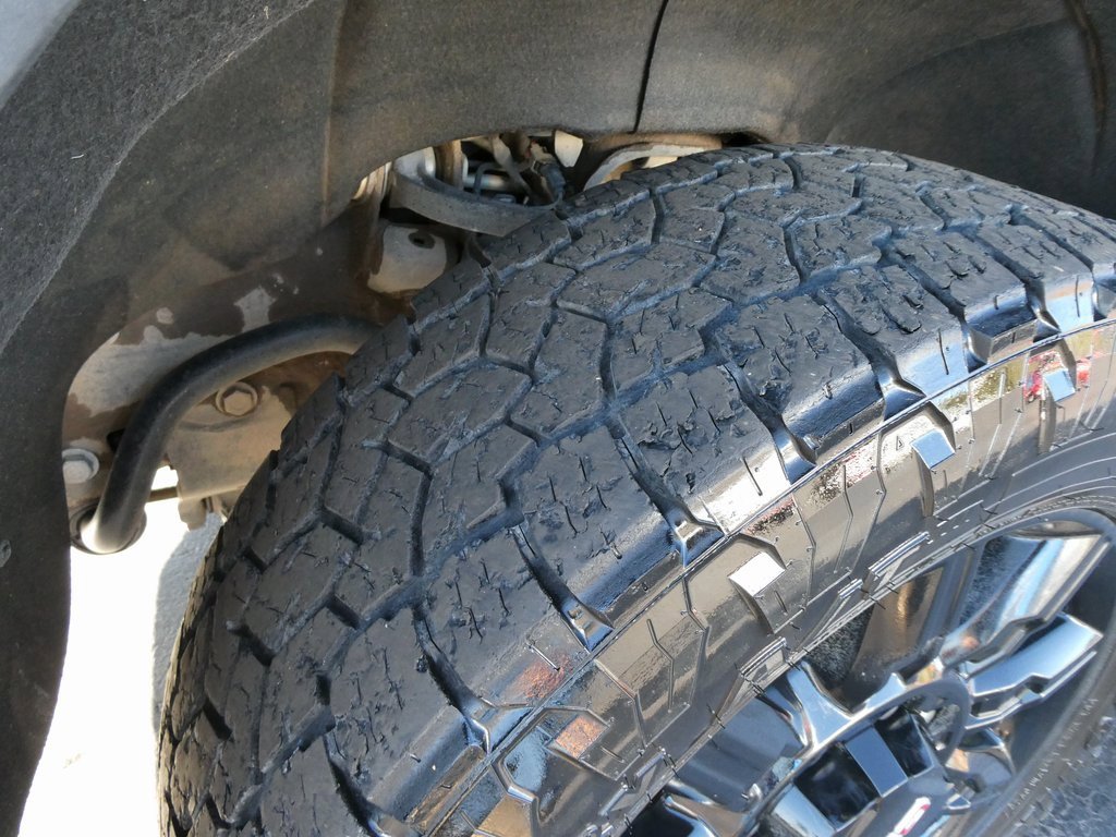 Used 2024 GMC Sierra 2500 AT4 w/ Technology Package image 12