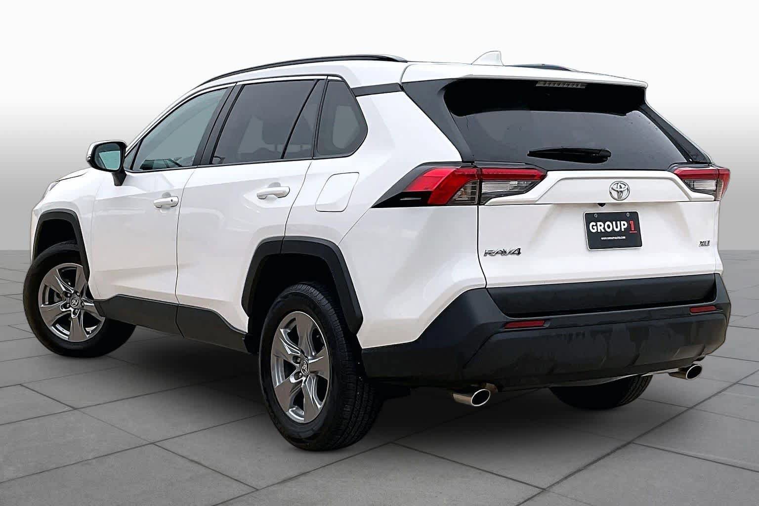 Used 2024 Toyota RAV4 XLE FWD image 11