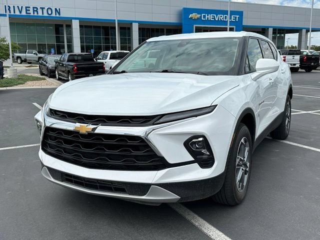 Certified 2025 Chevrolet Blazer LT AWD/4WD image 2