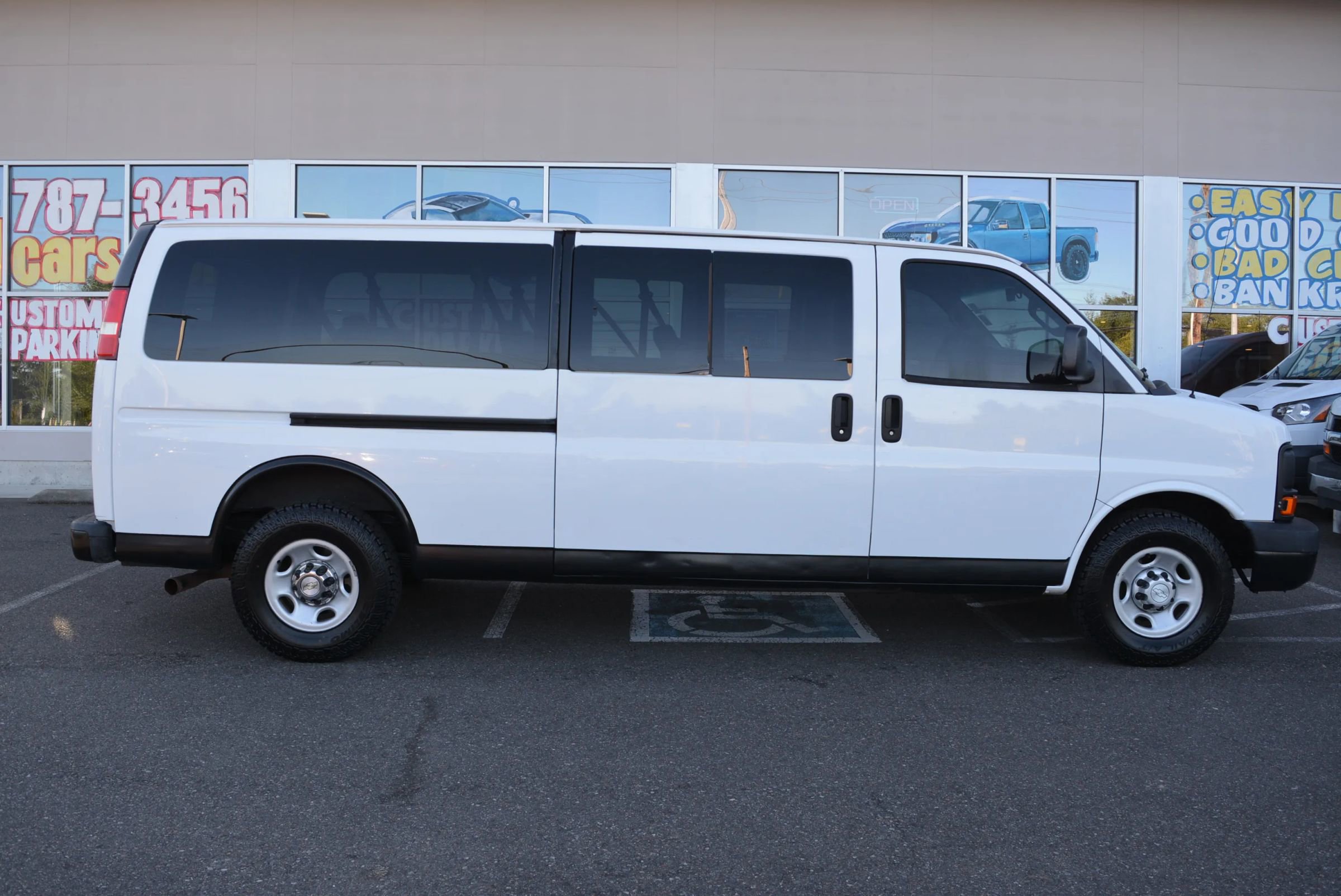 Used 2017 Chevrolet Express 3500 LS image 8