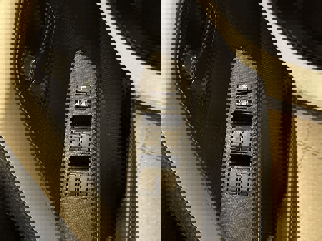 Used 2015 Toyota RAV4 LE AWD/4WD image 22