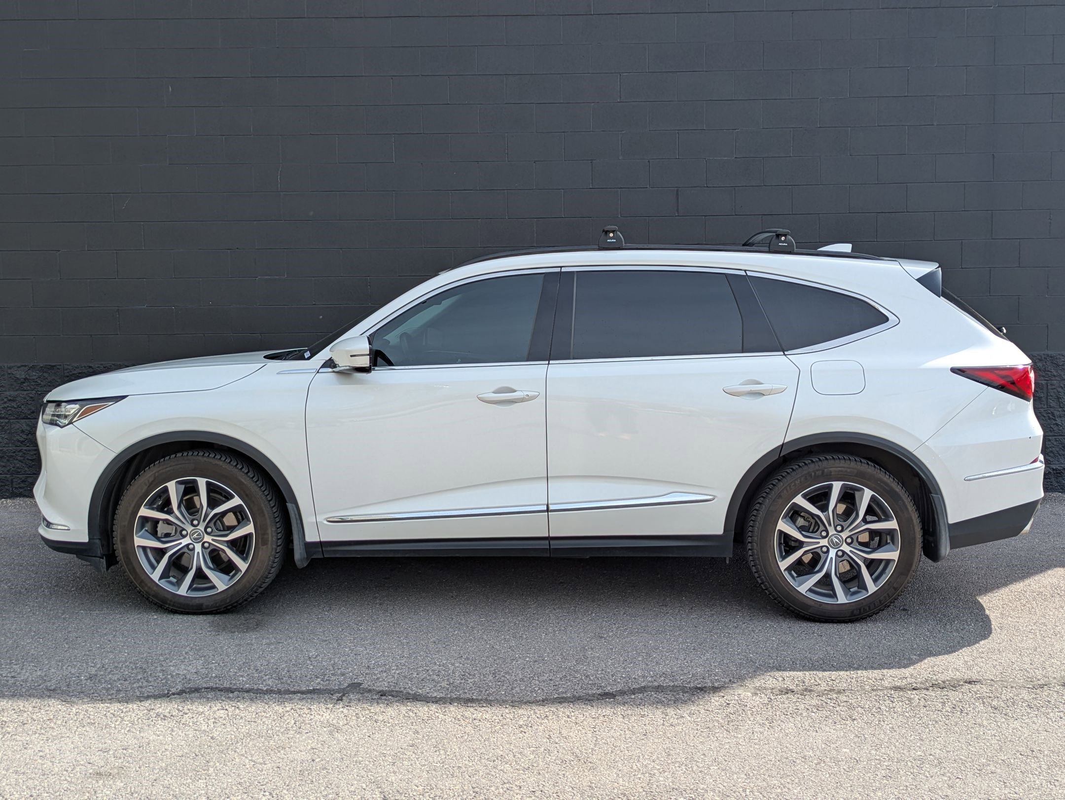 Used 2022 Acura MDX SH-AWD w/ Technology Package image 8