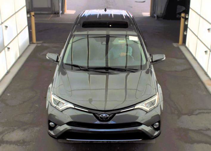Used 2018 Toyota RAV4 XLE FWD image 2