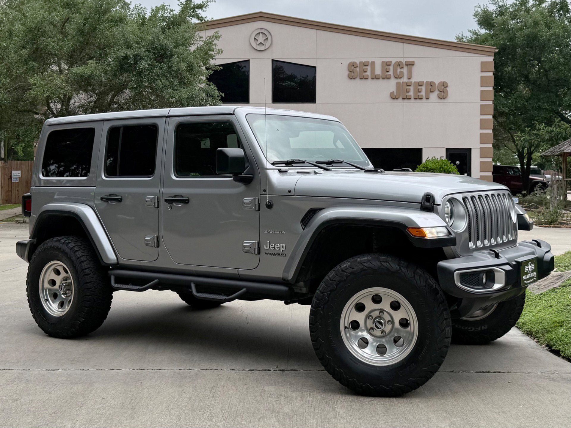 Used 2018 Jeep Wrangler Unlimited Sahara AWD/4WD image 1